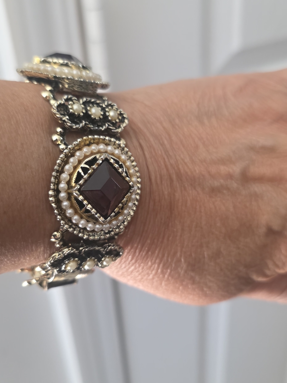 Vintage Gold-Tone Pearl Bracelet with Deep Garnet Gem Accent